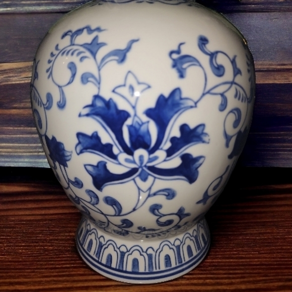 NEW hydrangea in gorgeous vase - Picture 3 of 6